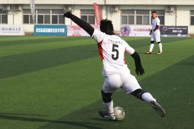 周鹏19分深圳不敌广东 洛夫顿43+18上海胜天津