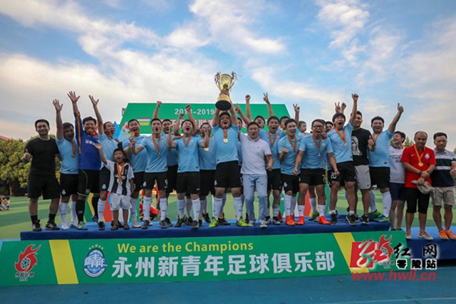 詹姆斯父子同台合砍19分 湖人季前赛不敌太阳